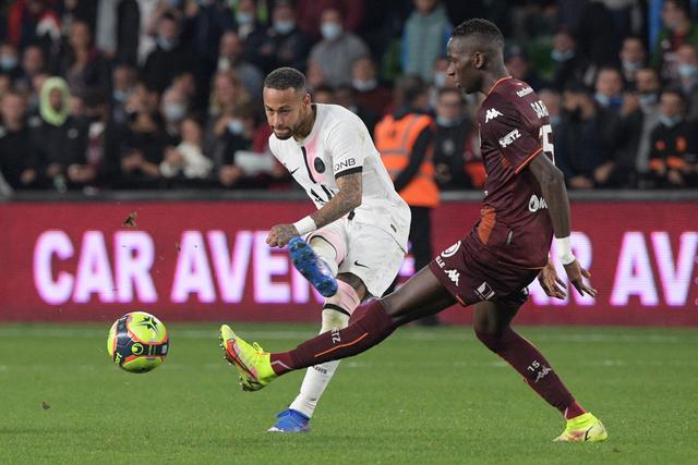 为国足助威！赵继伟现场观看国足vs泰国比赛