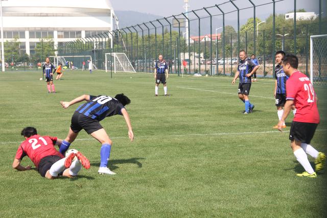 哈利伯顿24分字母利拉德缺阵 步行者擒雄鹿3-1